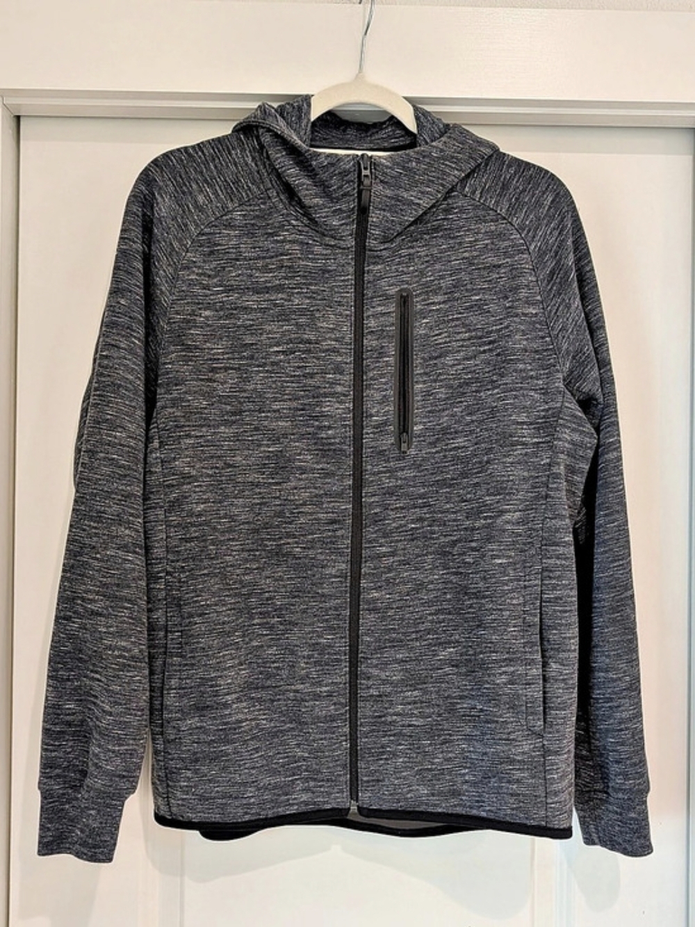UNIQLO Ultra Light Gray Hooded Jacket Size Medium